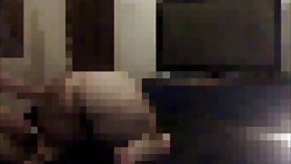 Une jeune beauté russe essaie le sexe anal avec un mec après de doux préliminaires au lit. Un homme développe la chatte et le cul d'une fille avec un gode, vrai film porno puis baise hardiment l'anus d'une jolie pute