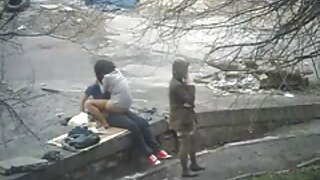 Un video gay porno gratuit travesti russe élancé effectue une masturbation anale démonstrative avec un gode, la belle utilise un gode pour jouir devant la caméra et caresse la bite